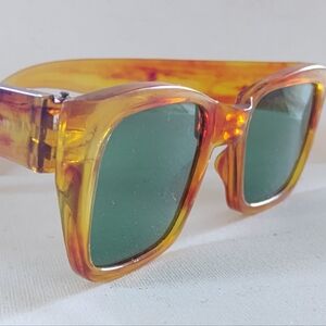 Vintage Rare Unisex Sunglasses w/Green lenses. NOS ITALY